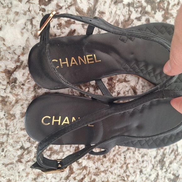 Authentic Chanel Quilted thong CC Black Leather  sandals size 40C - Picture 9 of 12